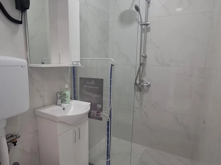 Luxury Apartment: bathroom